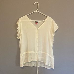 Beautiful Vince Camuto Off-white blouse. Size Large